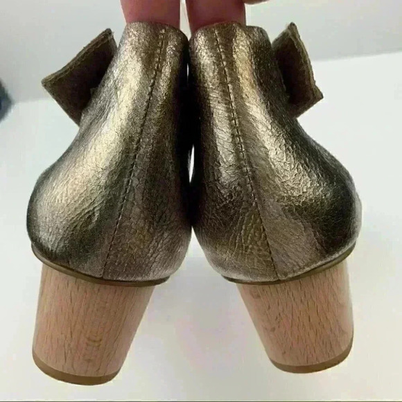 Vaneli sandals 9.5 N bronze leather t-strap chunky - Picture 7 of 11